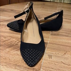 Report Women’s sz 10 ankle strap flats black